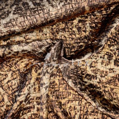 ITALIEN: Leichter, glänzender Jacquardstoff mit Leoprint