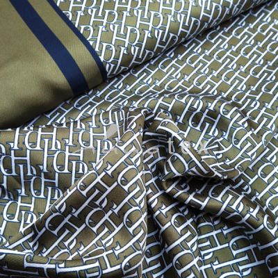 Satin, Buchstaben & Bordüre khaki